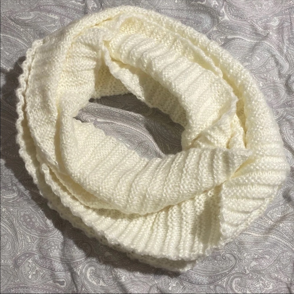 Brand New Warm White Infinity Scarve